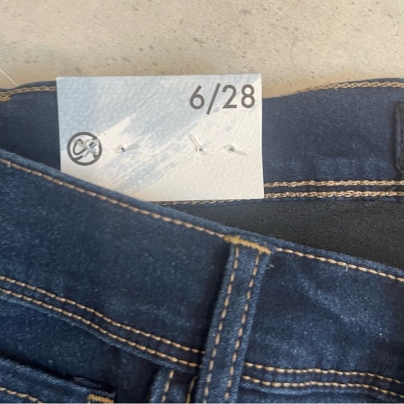 Curve Appeal Bermuda Shorts With Tummy Tucking Technology, Size 6/28 - Picture 8 of 8